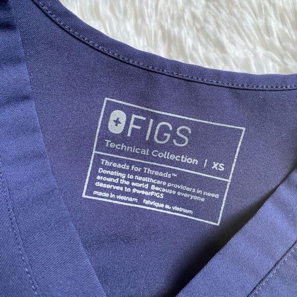Figs Technical Collection Scrub Top Blue Vneck Womens Size XS - Picture 6 of 7